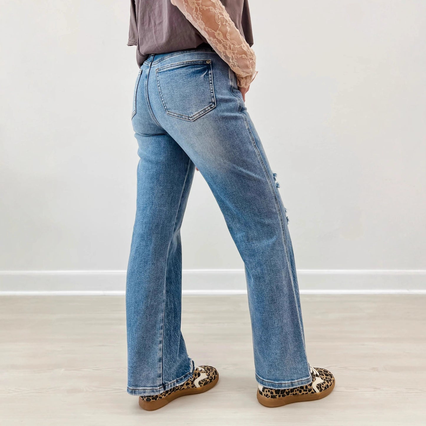 Jean déchiré, coupe slim, taille mi-haute,