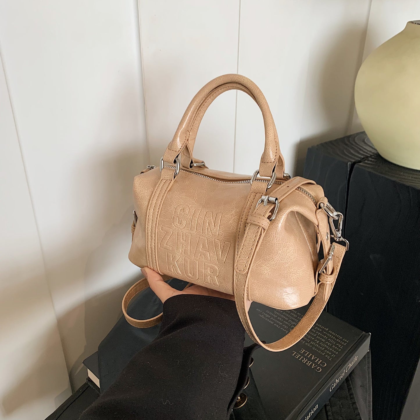 Sac messager à bandoulière assorti, style rétro et tendance
